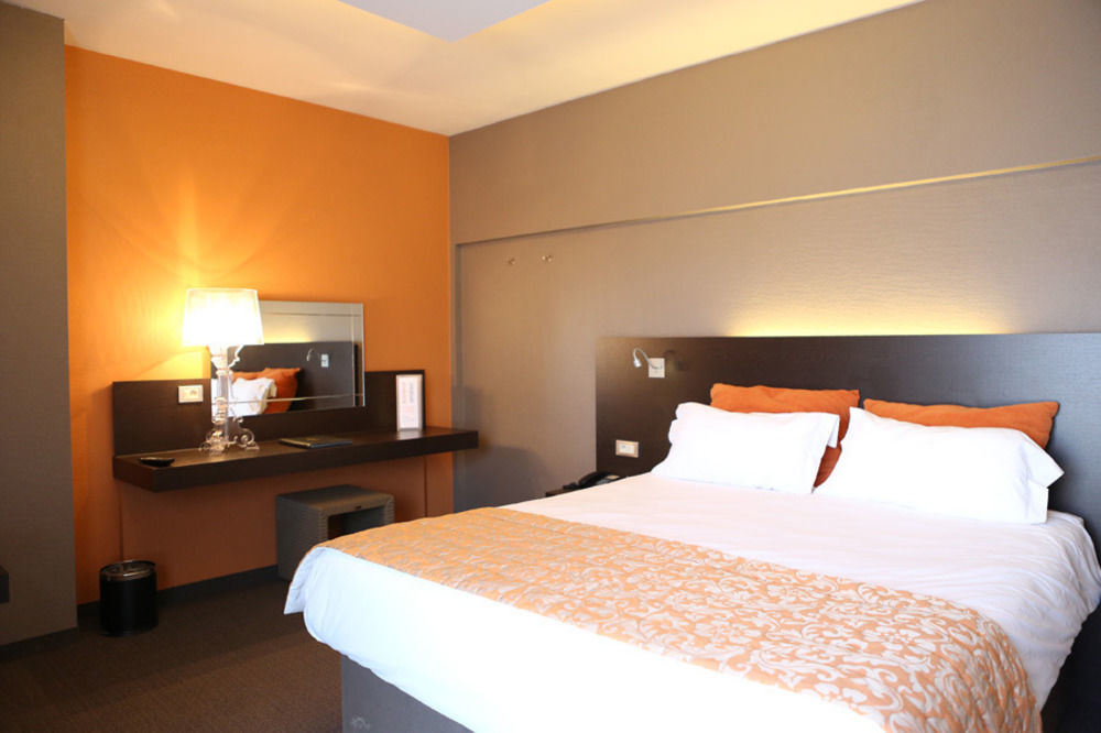 Ariane Hotel 예페르 외부 사진